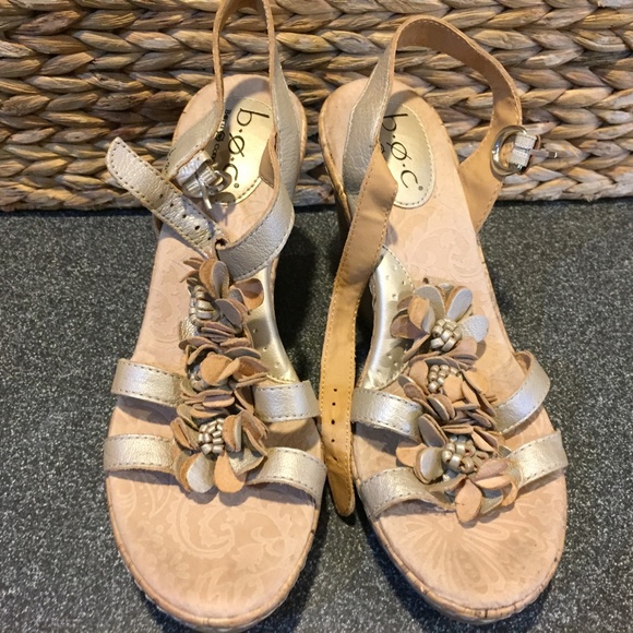B.O.C. Cork Wedges w/ Floral Detail - Picture 12 of 14
